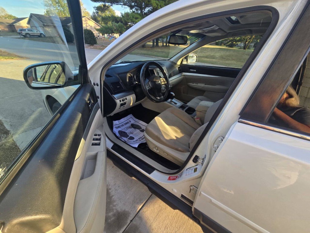 2014 Subaru Outback Image 9