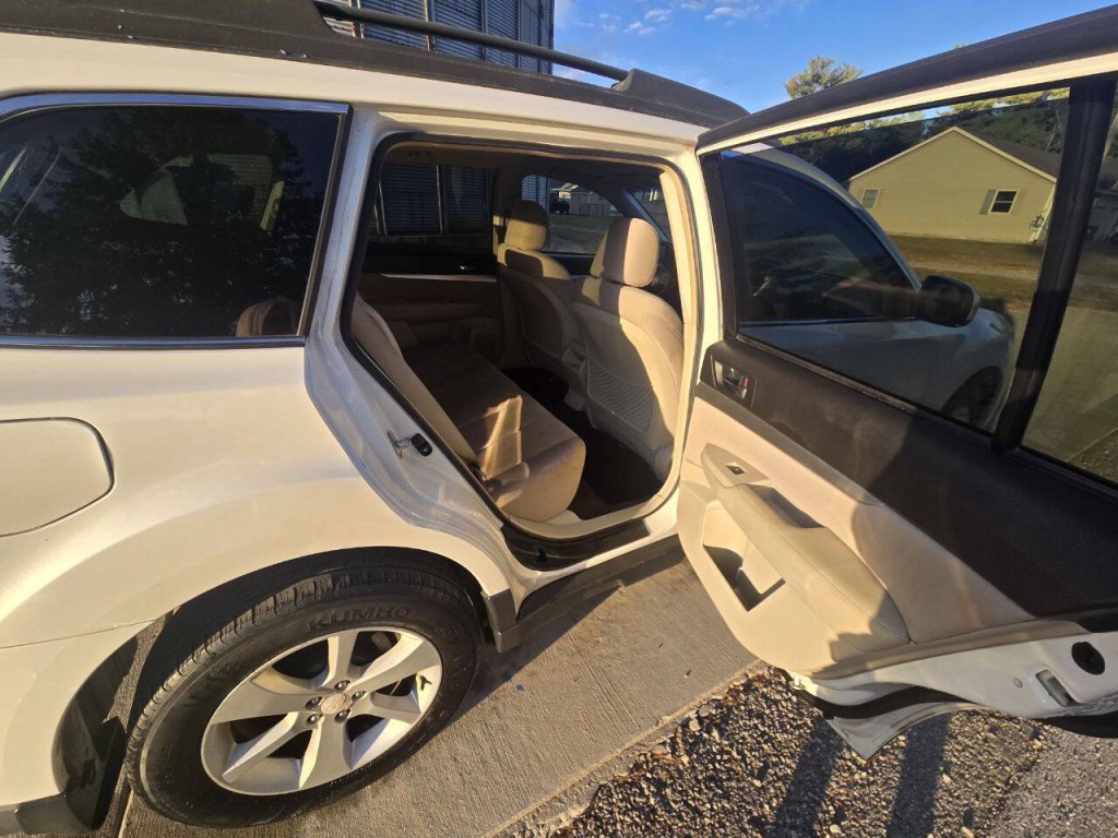 2014 Subaru Outback Image 11