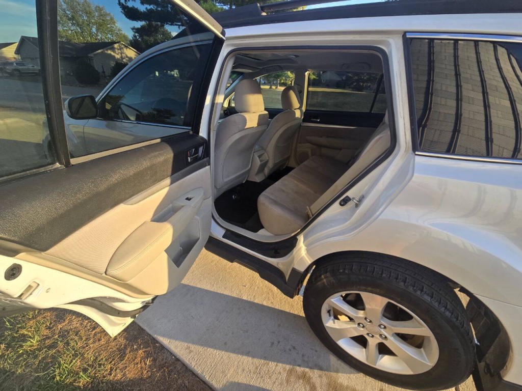 2014 Subaru Outback Image 12