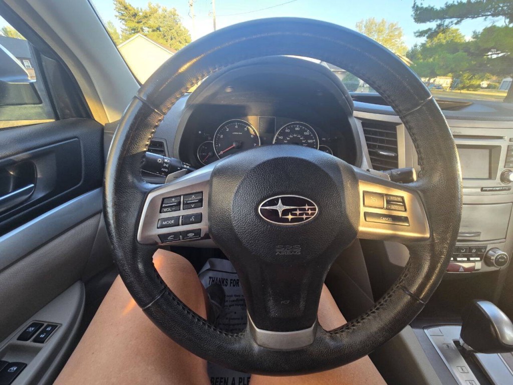 2014 Subaru Outback Image 16