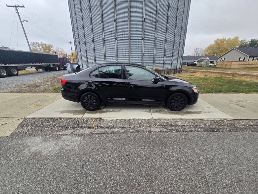 2012 Volkswagen Jetta Image 2