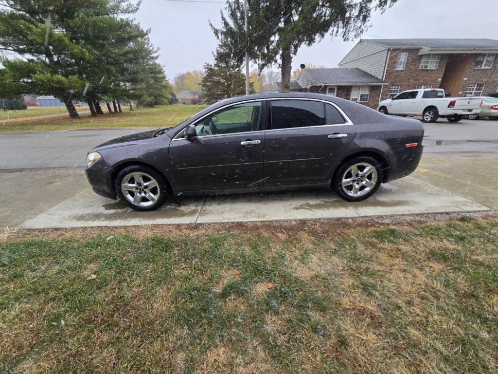 2012 Chevrolet Malibu Image 2