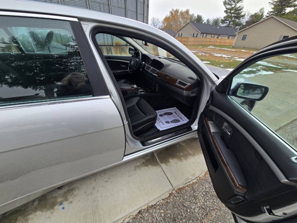 2003 BMW 7 Series Image 10