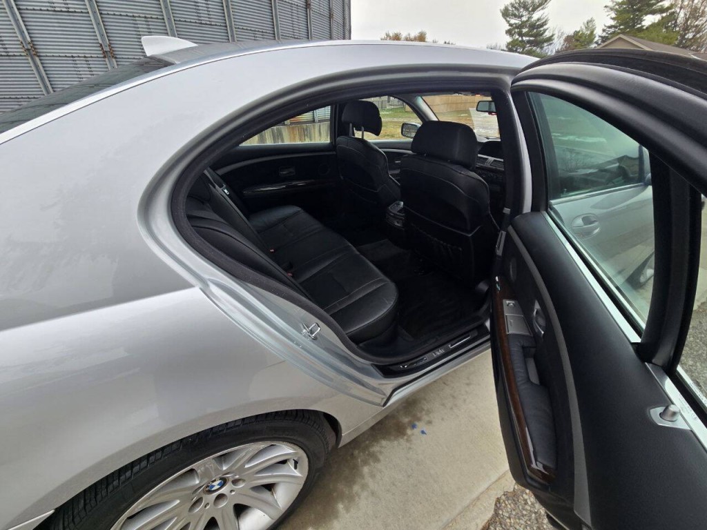 2003 BMW 7 Series Image 11