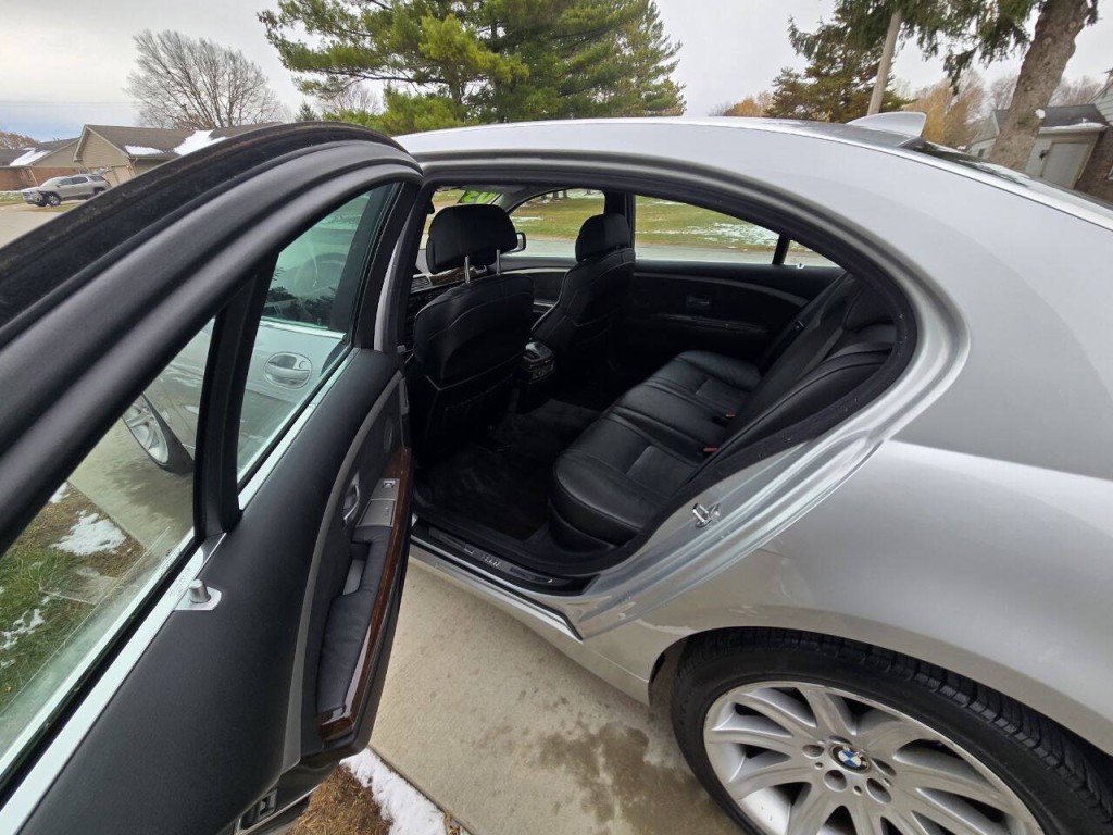 2003 BMW 7 Series Image 12