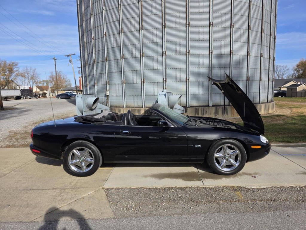 1998 Jaguar XK-Series Image 12