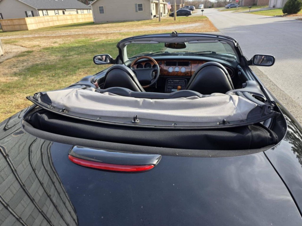 1998 Jaguar XK-Series Image 17