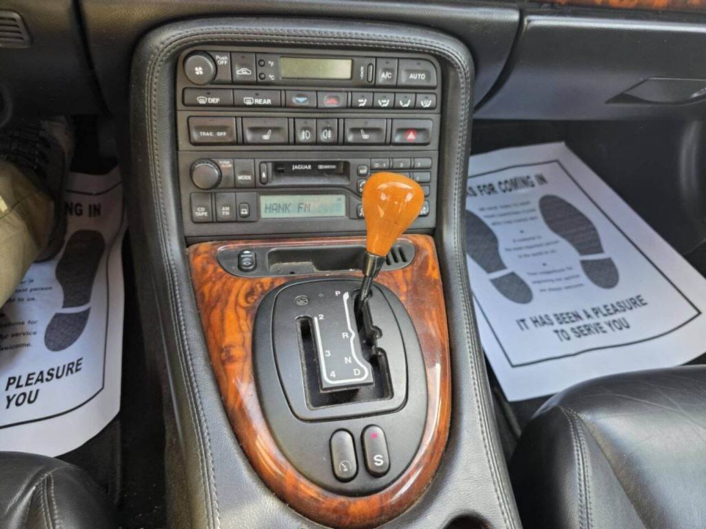 1998 Jaguar XK-Series Image 20