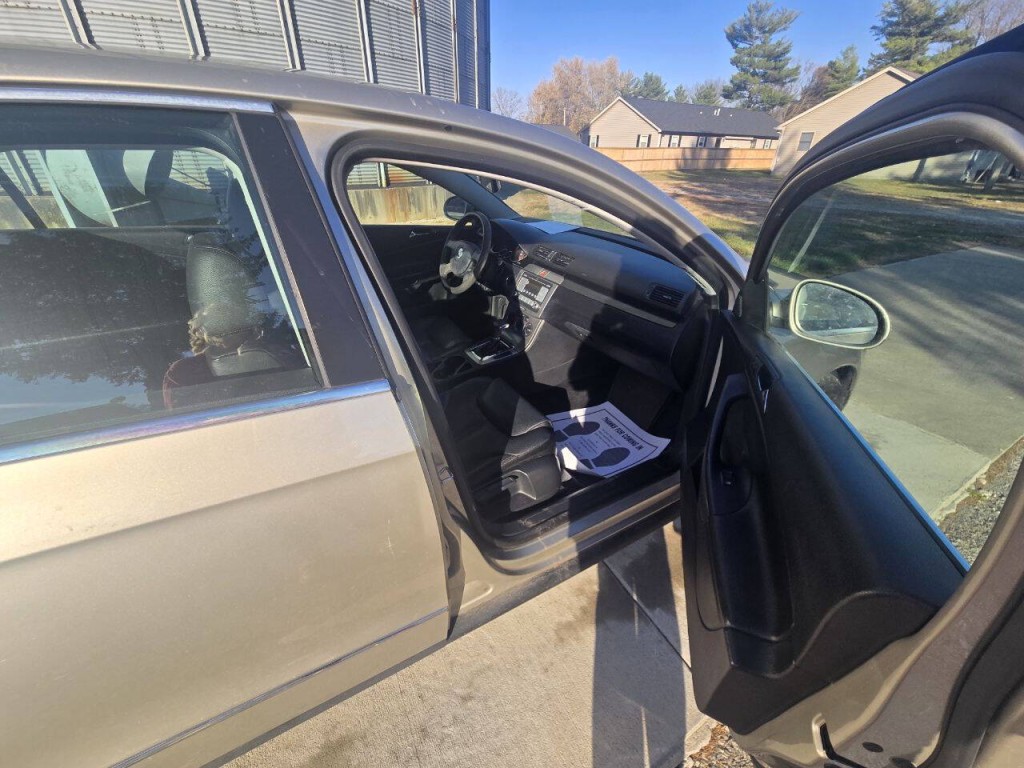 2007 Volkswagen Passat Image 10