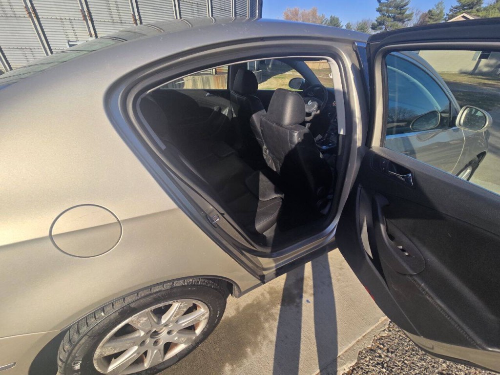 2007 Volkswagen Passat Image 11
