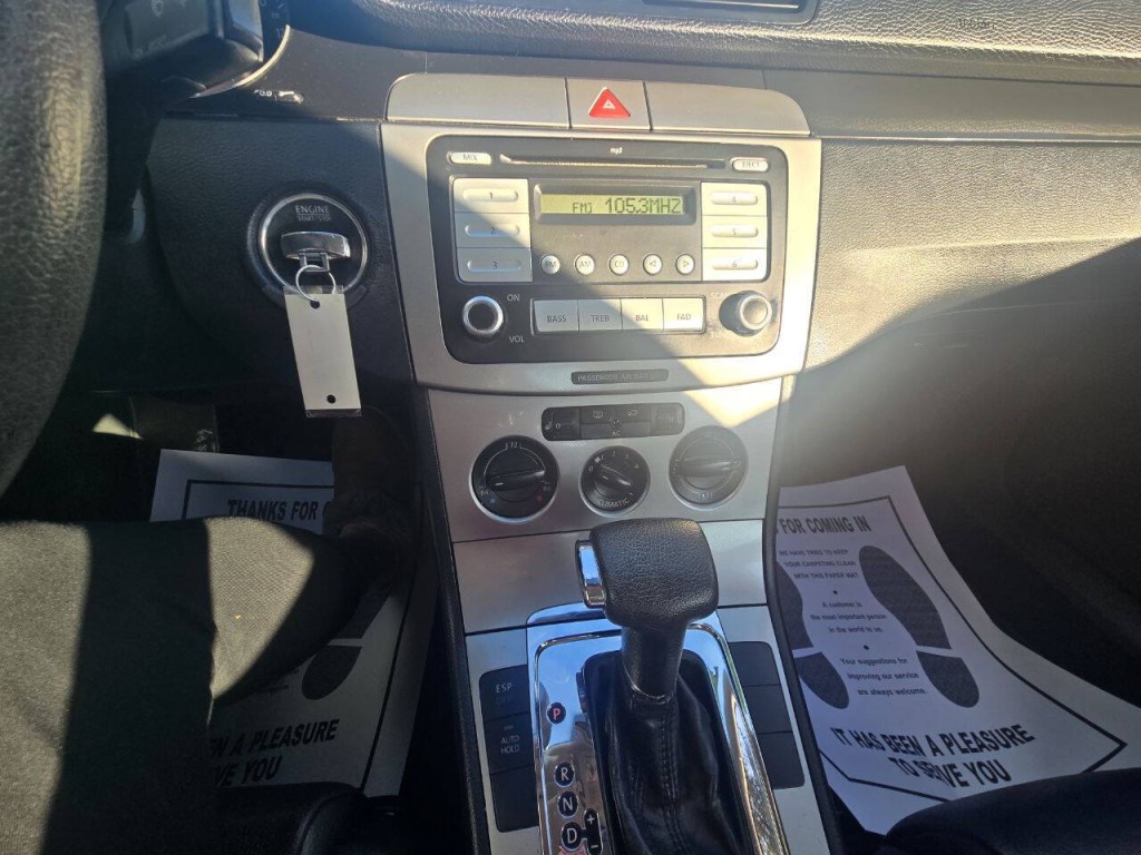 2007 Volkswagen Passat Image 13