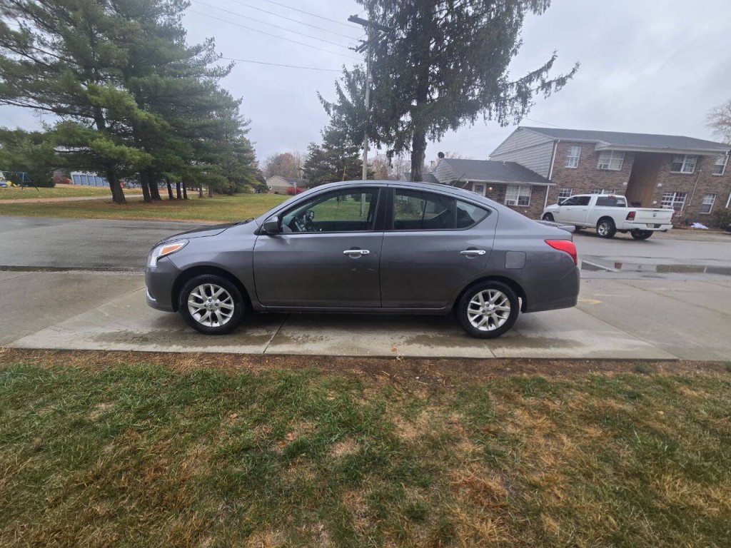 2018 Nissan Versa Image 2