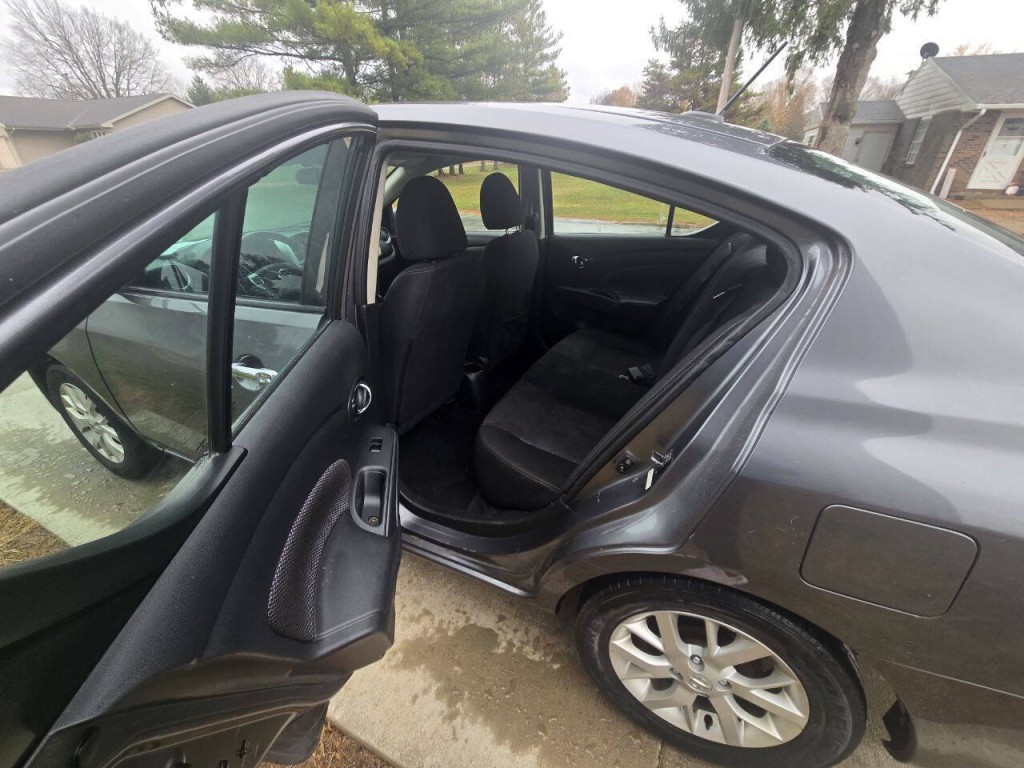 2018 Nissan Versa Image 12