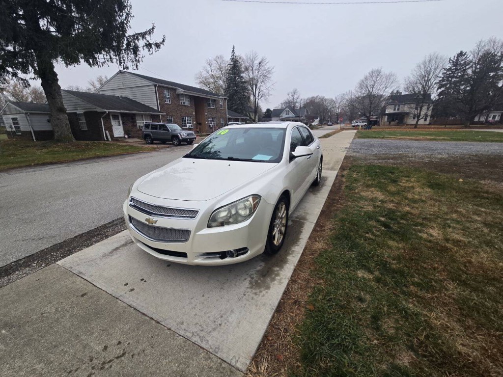 2010 Chevrolet Malibu Image 3