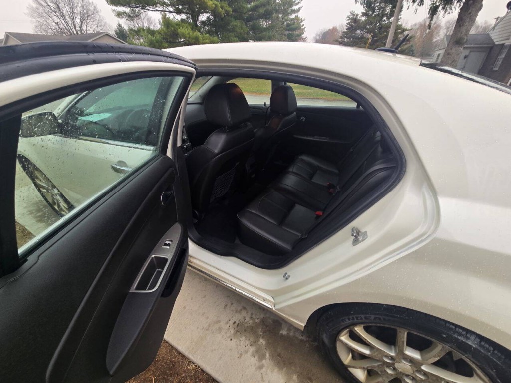 2010 Chevrolet Malibu Image 12