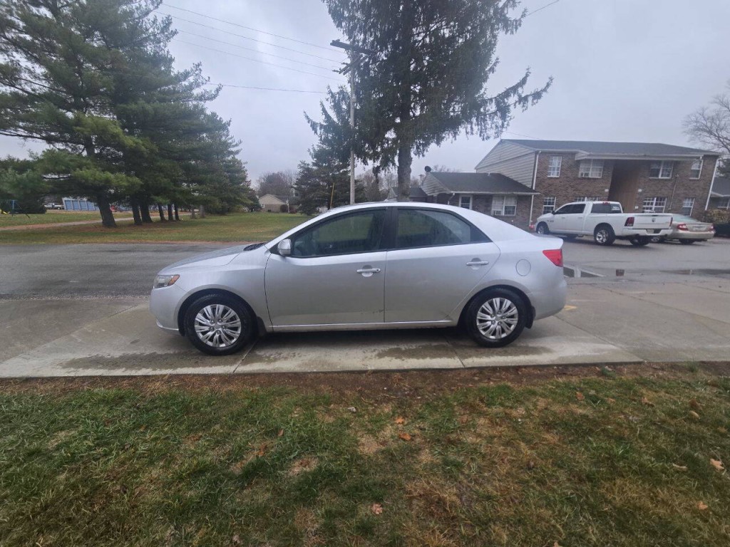2013 Kia Forte Image 2