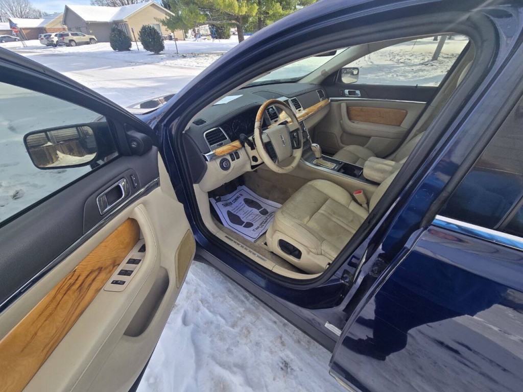 2011 Lincoln MKS Image 9