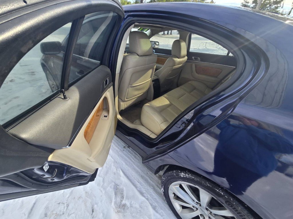 2011 Lincoln MKS Image 12