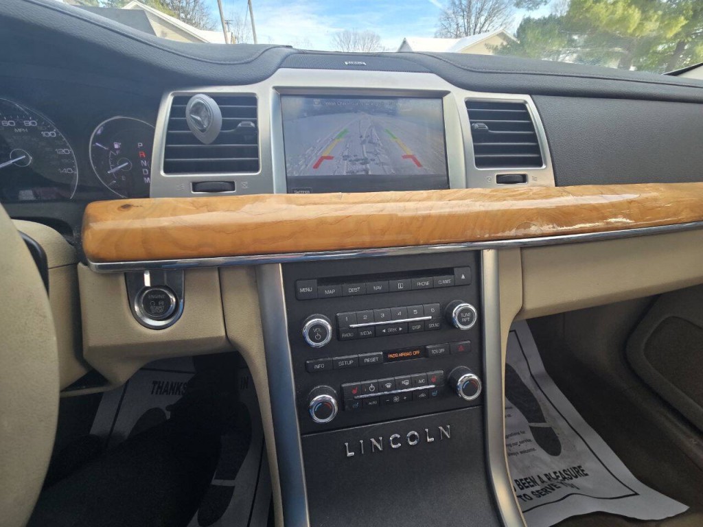 2011 Lincoln MKS Image 13