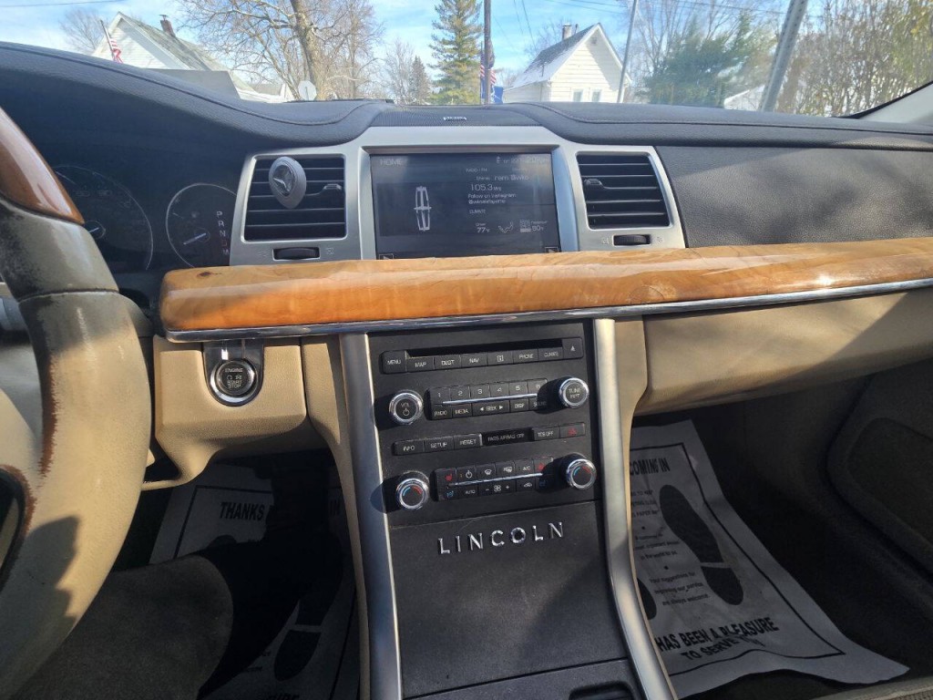 2011 Lincoln MKS Image 15
