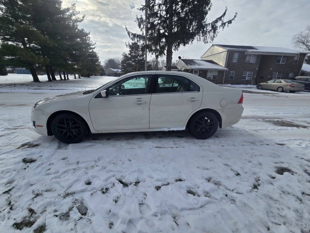 2011 Ford Fusion Image 2