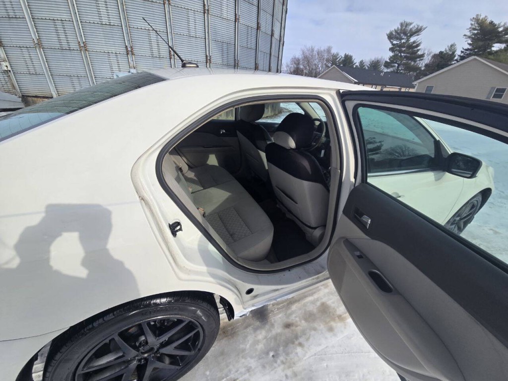 2011 Ford Fusion Image 11