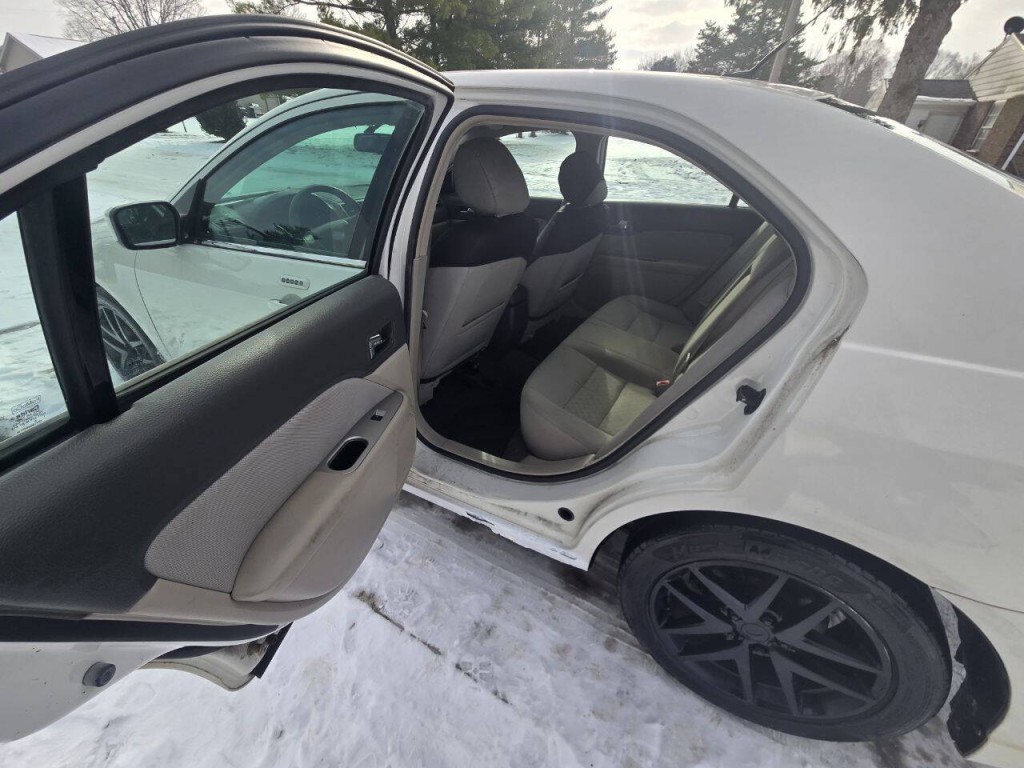 2011 Ford Fusion Image 12