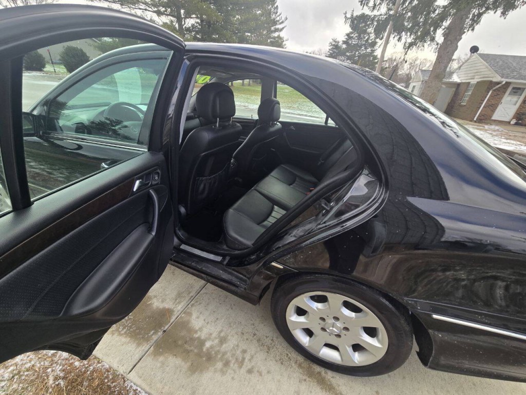2006 Mercedes-Benz C-Class Image 12