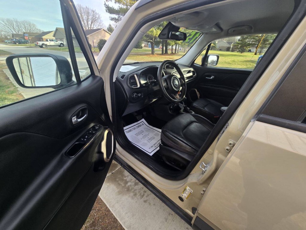 2015 Jeep Renegade Image 9