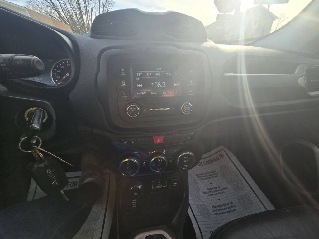 2015 Jeep Renegade Image 13