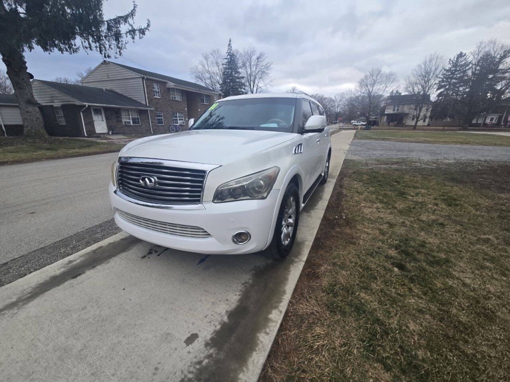 2011 INFINITI QX56 Image 3