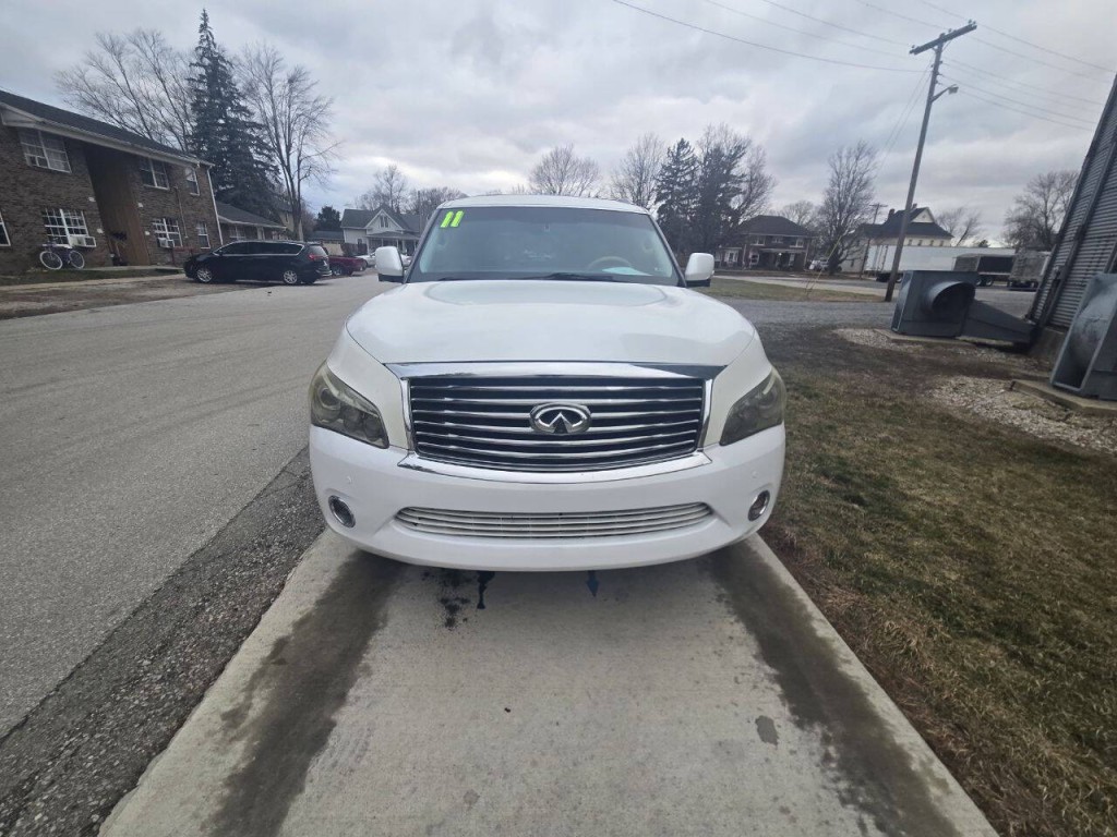 2011 INFINITI QX56 Image 4
