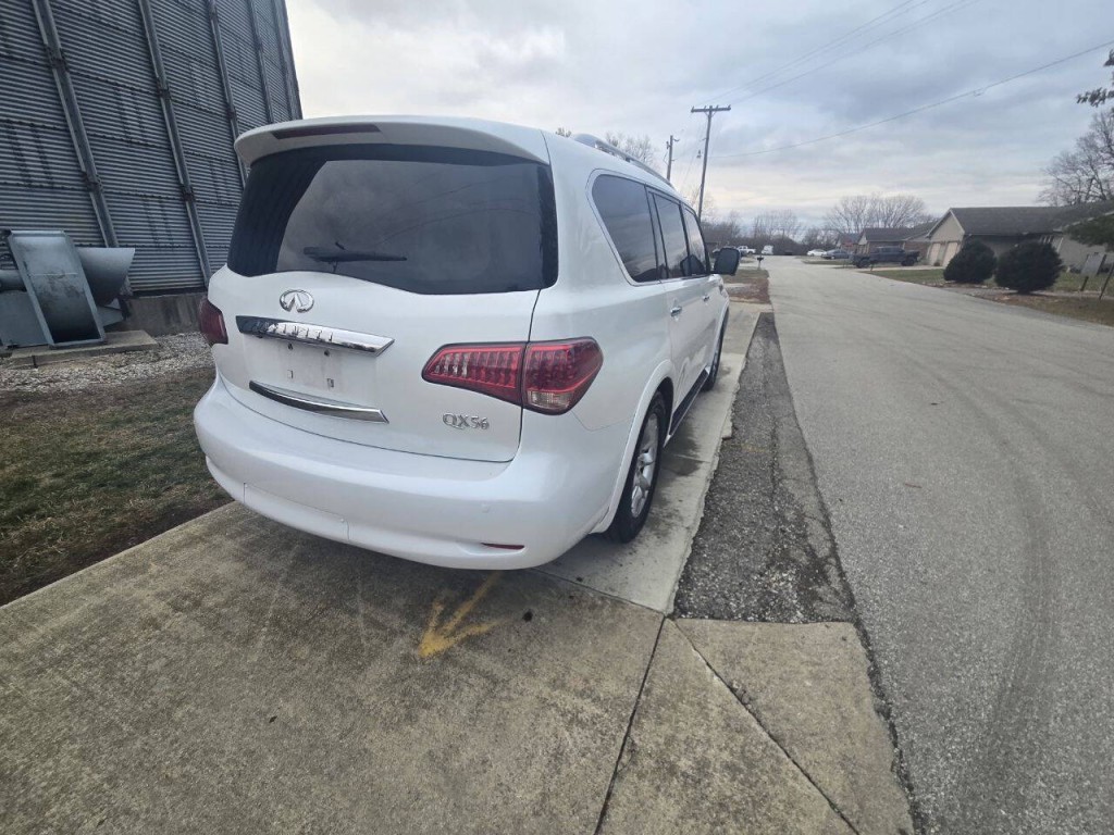 2011 INFINITI QX56 Image 6