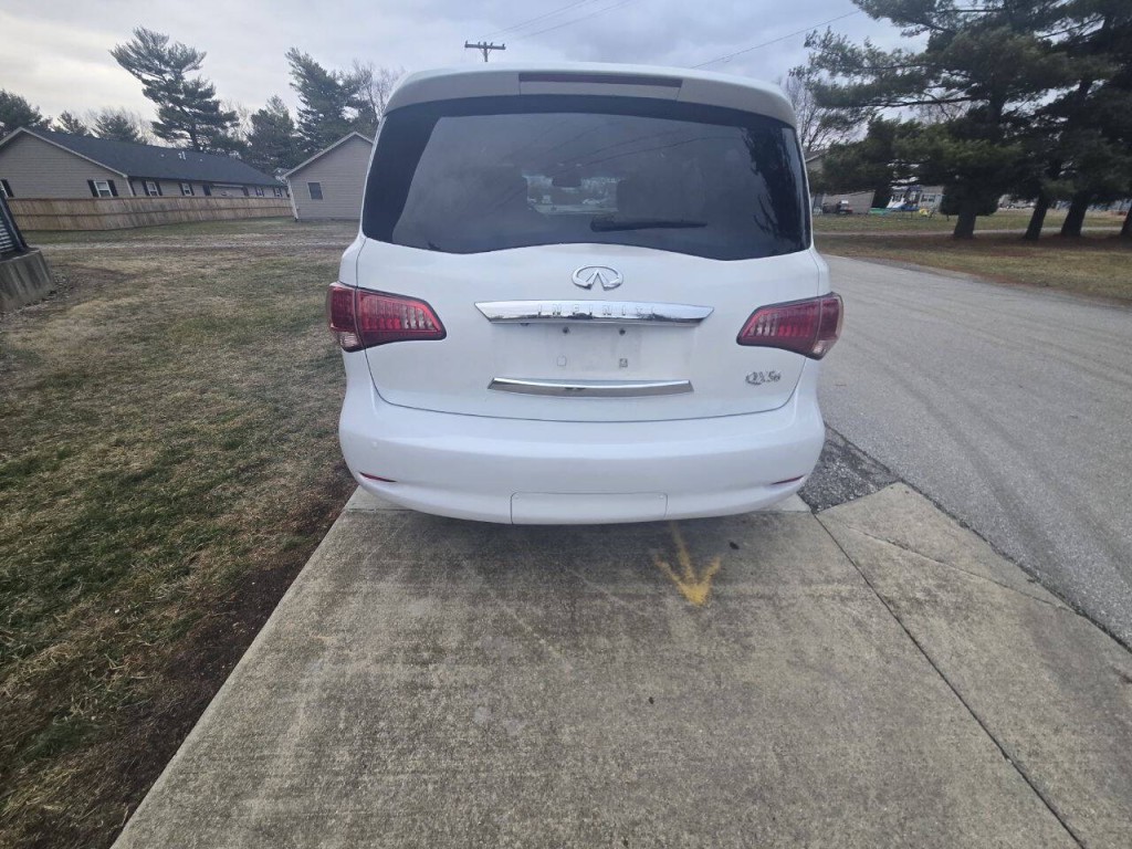 2011 INFINITI QX56 Image 7