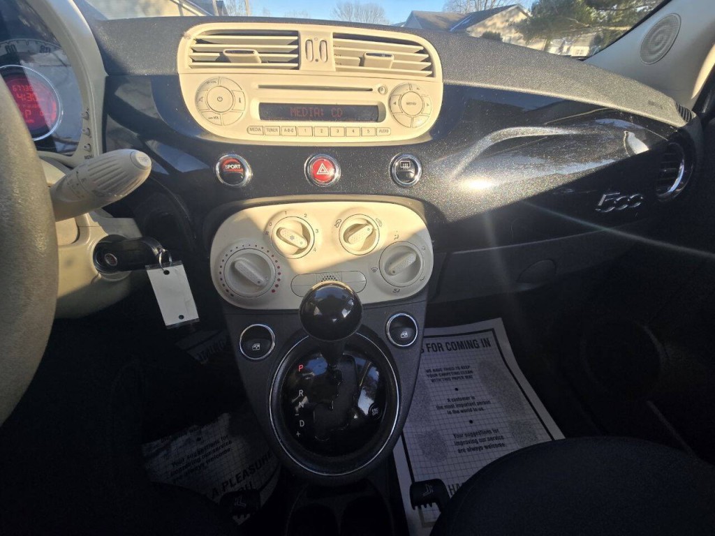 2012 FIAT 500 Image 11