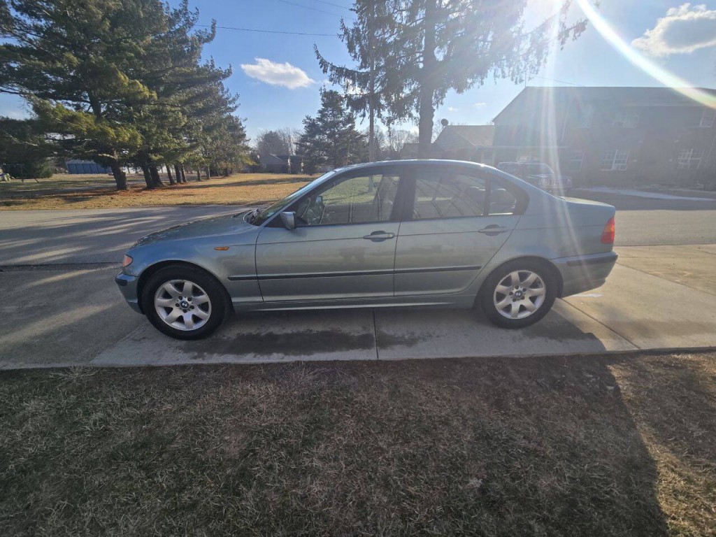 2003 BMW 3 Series Image 2