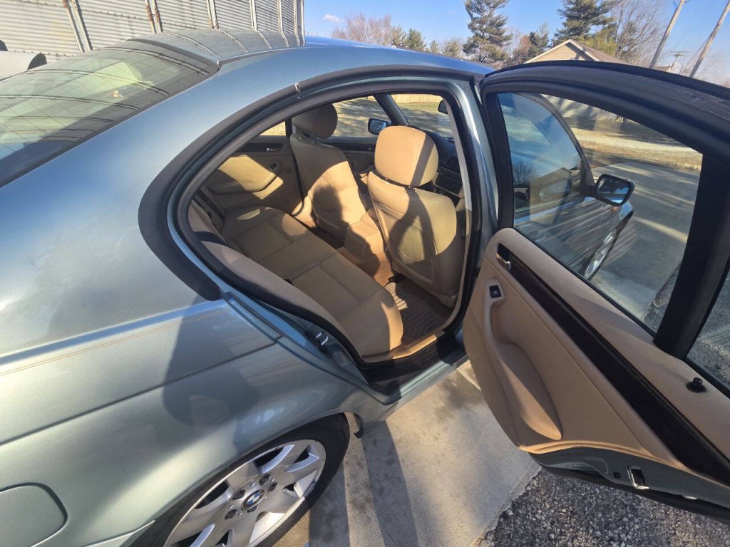 2003 BMW 3 Series Image 11