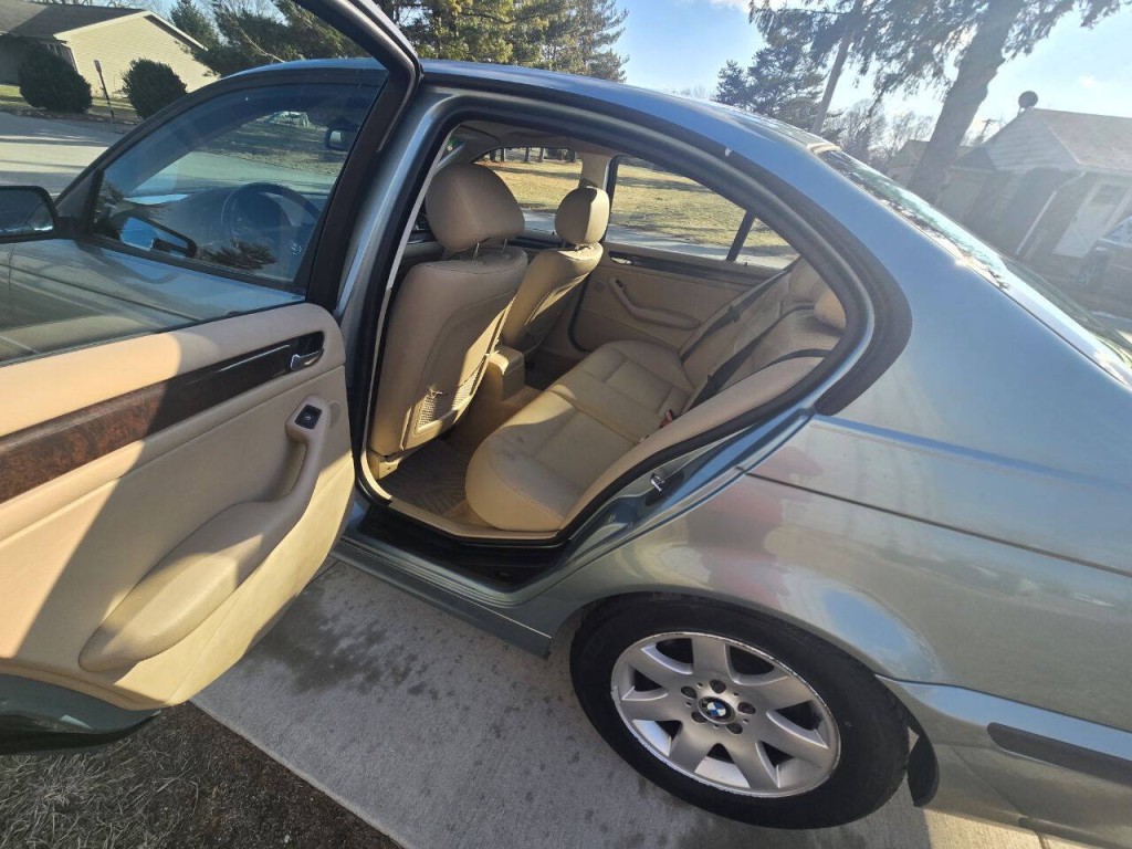 2003 BMW 3 Series Image 12