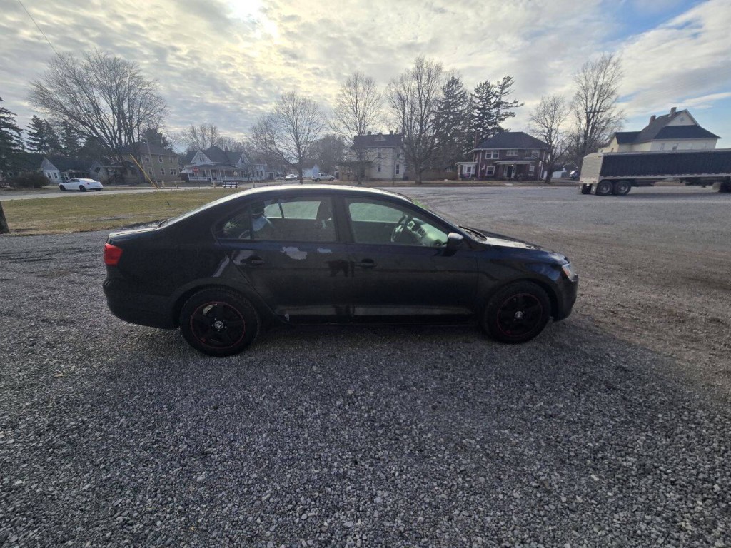 2013 Volkswagen Jetta Image 2