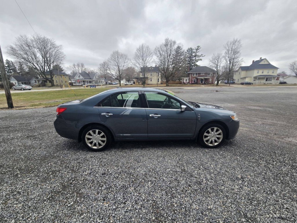 2011 Lincoln MKZ Image 2