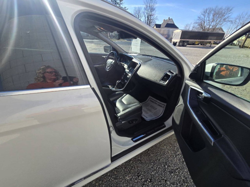 2016 Volvo XC60 Image 10