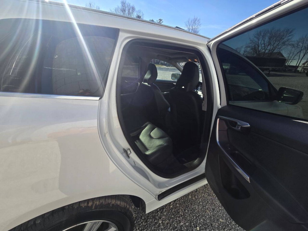 2016 Volvo XC60 Image 11