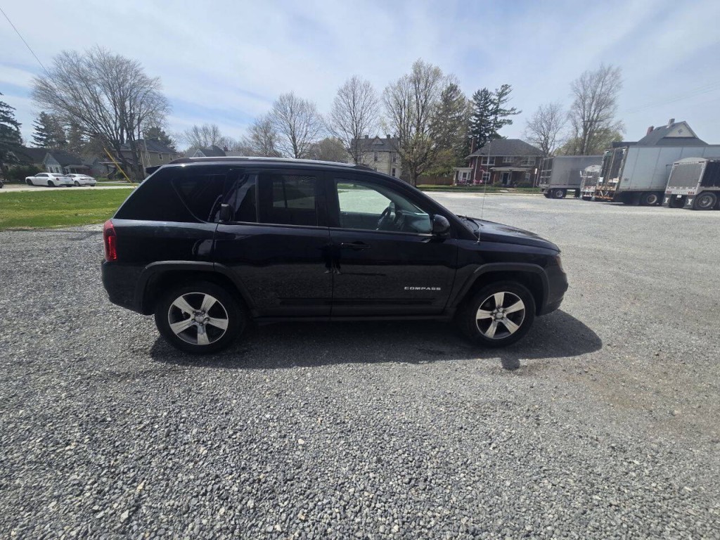2017 Jeep Compass Image 2