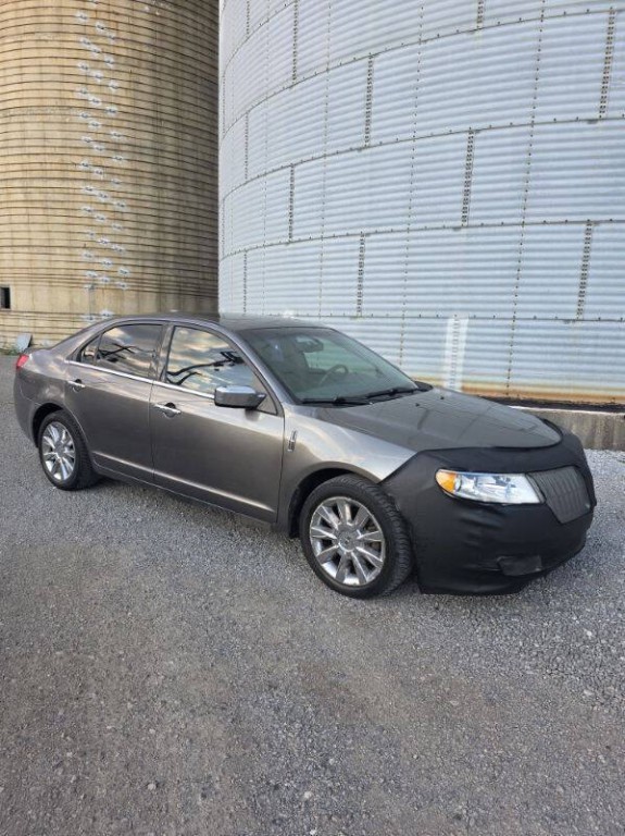 2010 Lincoln MKZ Image 2