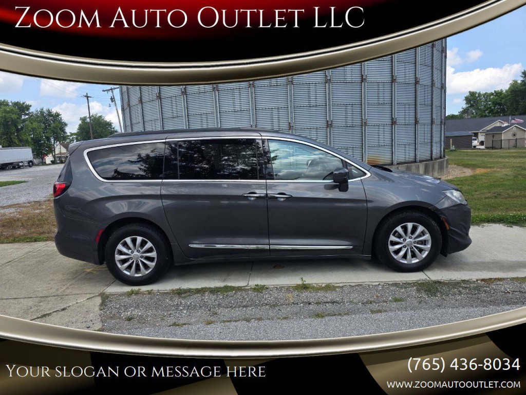 2017 Chrysler Pacifica Image 1