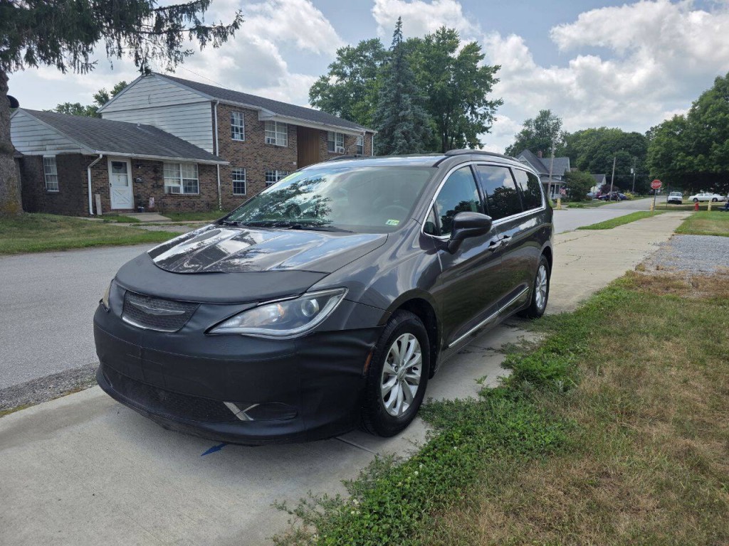 2017 Chrysler Pacifica Image 4
