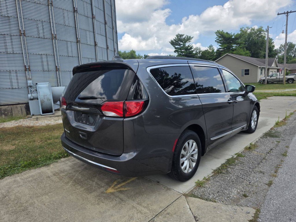 2017 Chrysler Pacifica Image 7