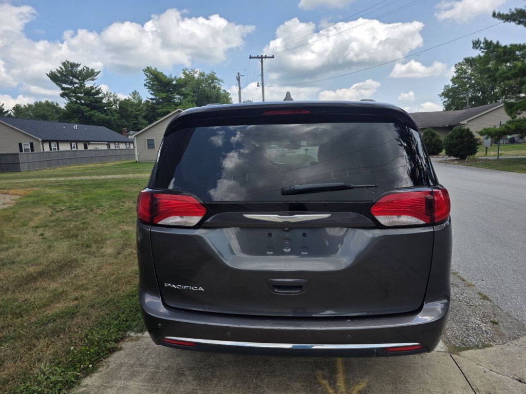 2017 Chrysler Pacifica Image 8