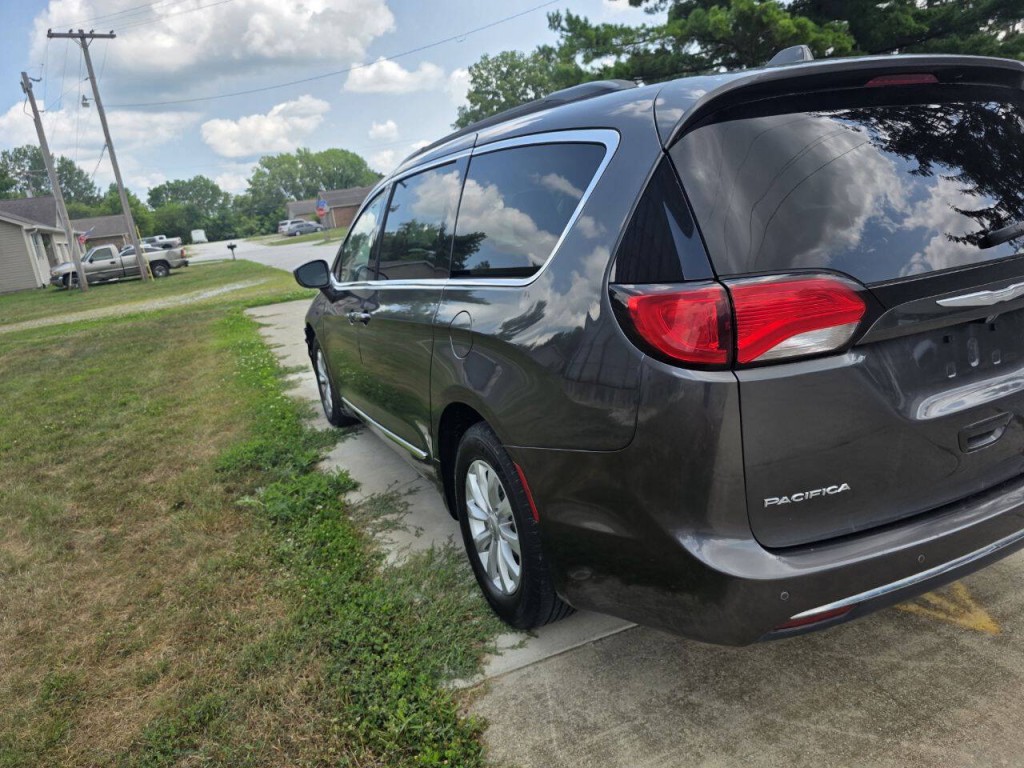 2017 Chrysler Pacifica Image 9