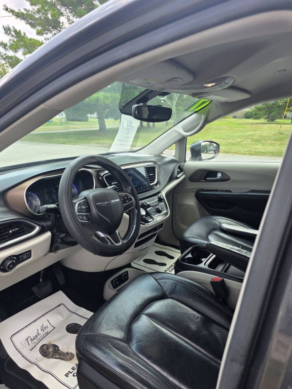 2017 Chrysler Pacifica Image 10